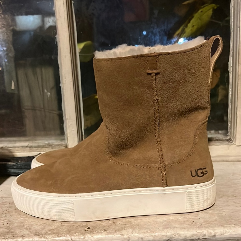 Uggs worn twice women’s size 6